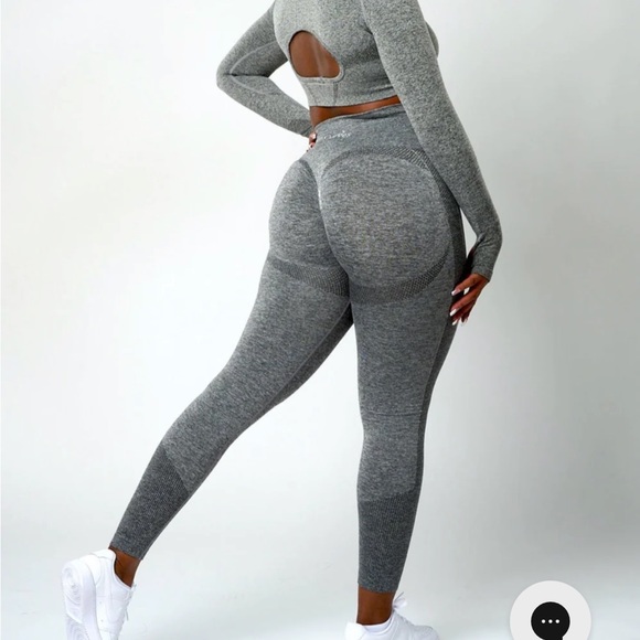 FEM Lot Of Two  Purple Fiorela Curve & Grey Sujey Scrunchy Booty Leggings NWT XL - Picture 5 of 16